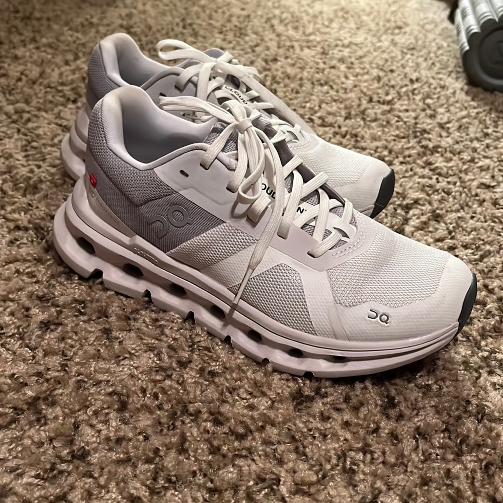 On cloud - womens cloud runners